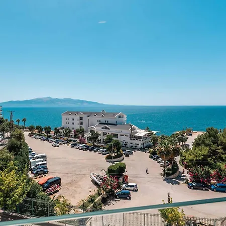 Albert Apartments *