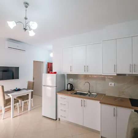 Albert Apartments * ساراندا