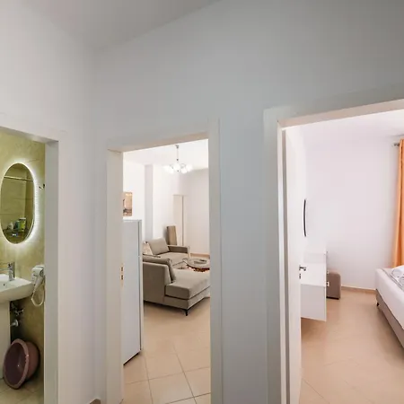 Albert Apartments *